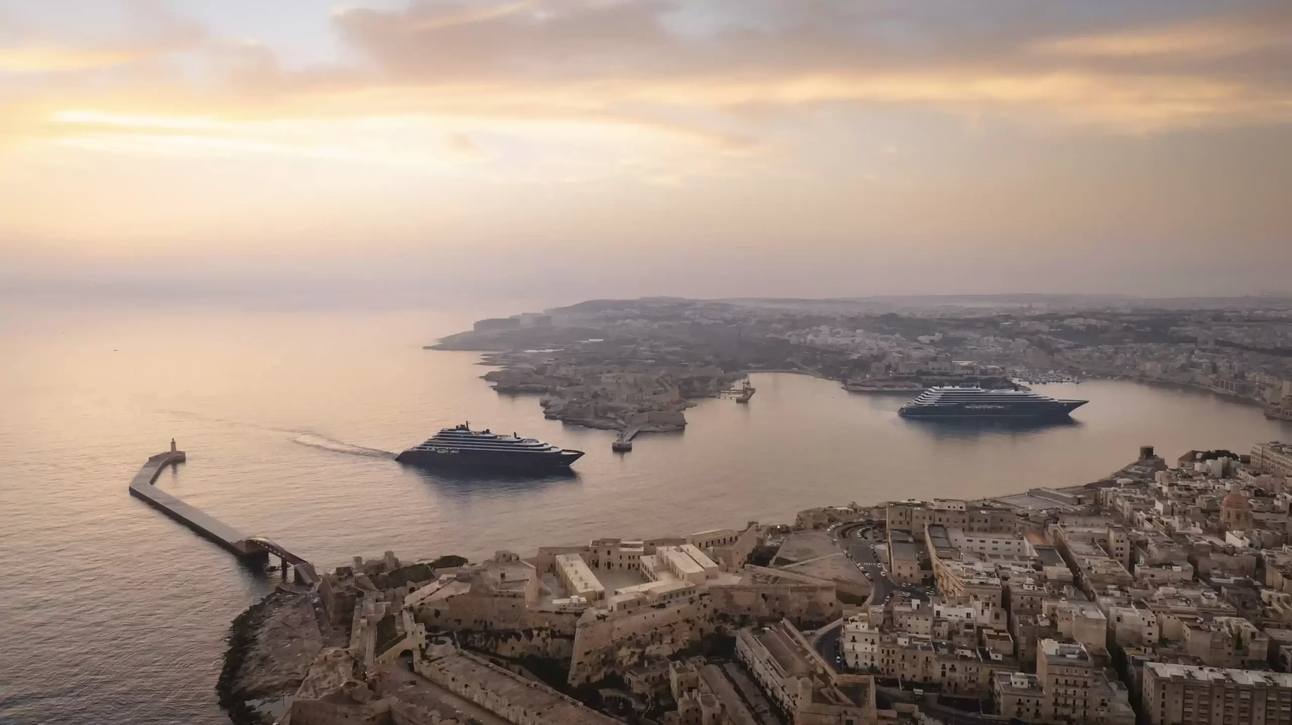 Navios Ritz-Carlton
